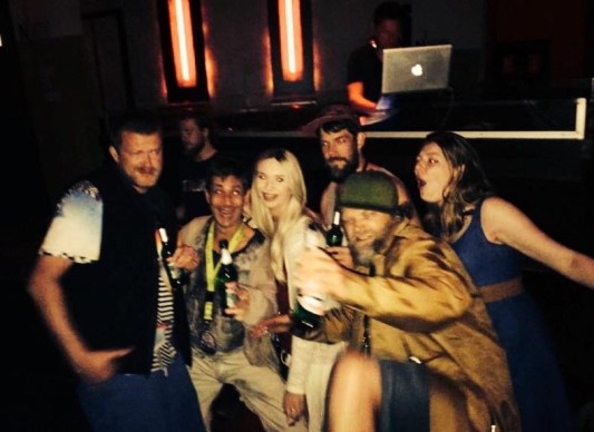 Wie heißt die Band, die sie Party rockt? 😏 DEICHKIND!